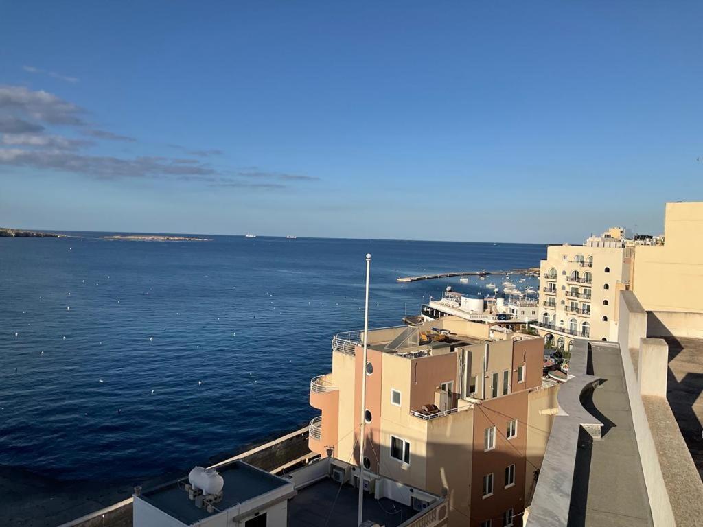 Appartamento The Sea Across The Road Penthouse 5 St. Paul's Bay Esterno foto